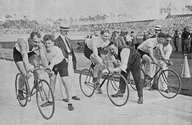 Datei:UCI-Bahn-Weltmeisterschaften 1913 Berlin Finale Sprint.jpg