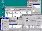 Screenshot von Microsoft Windows NT 4.0 mit aufgeklapptem Startmenü und einigen geöffneten Fenstern