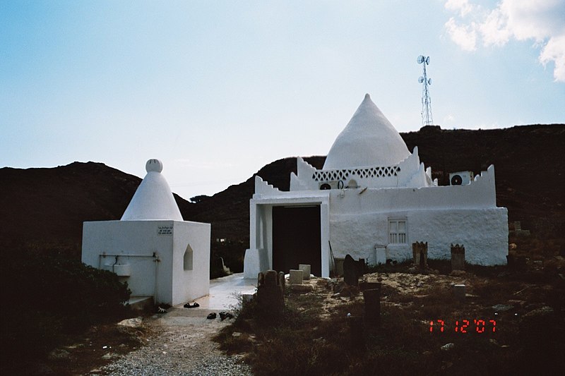 Datei:Mausoleum von Scheich Muhammad bin Ali al-Alawi.jpg