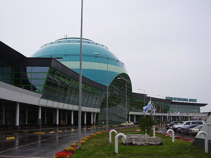 Datei:Flughafen Astana.jpg