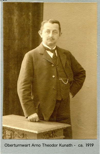 Datei:Arno-Theodor-Kunath-Oberturnwart-ca-1919-Text.png