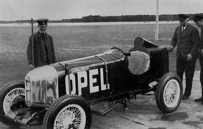 Datei:Opel-RAK1-04-1928-Totale.jpg