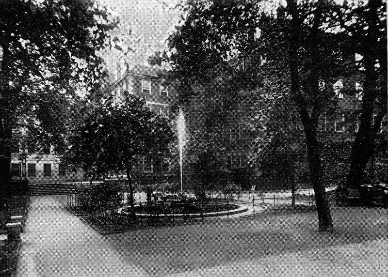 Datei:Fountain Court The Temple.jpg