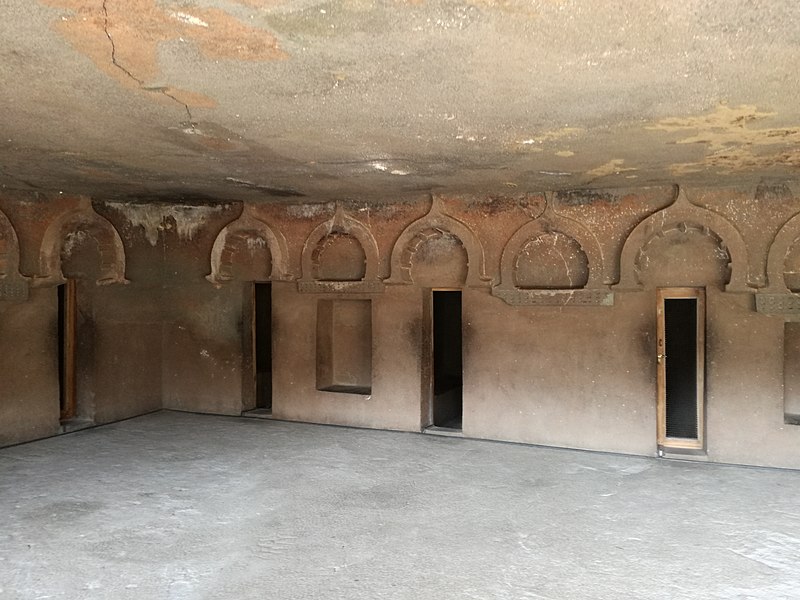 Datei:Ajanta, Höhle 12, Inneres.jpg
