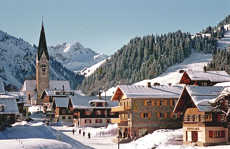 Datei:Kleinwalsertal Mittelberg.jpg