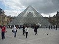 Glaspyramide des Louvre
