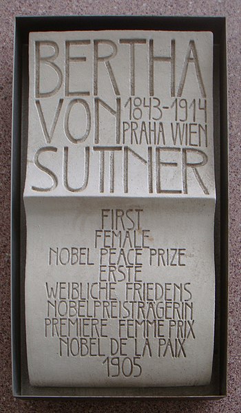 Datei:Brüssel EU-Gebäude Suttner-Gedenktafel.JPG