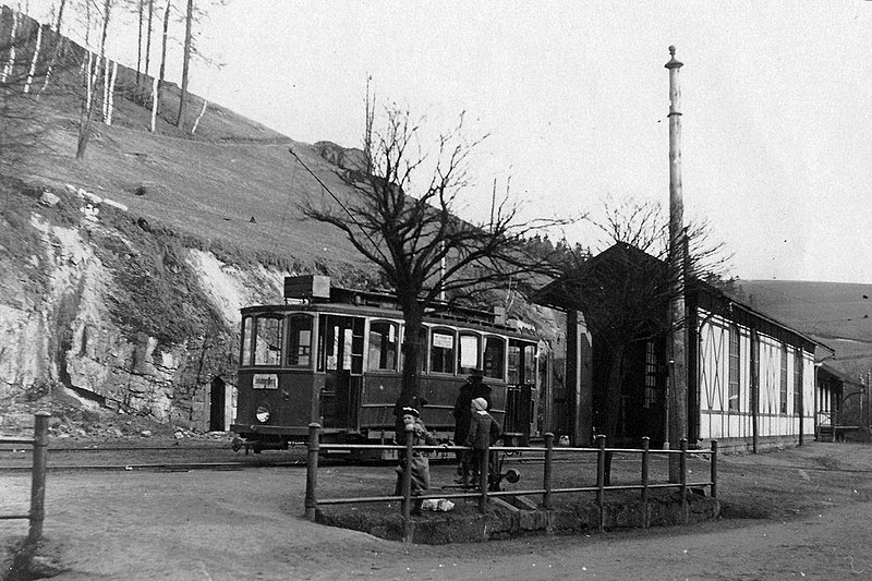 Datei:GEB Triebwagen 1-16, Endstelle Johannesberg.JPG