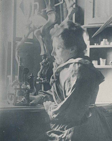 Datei:Ida Henrietta Hyde 1896 Heidelberg Labor.jpg