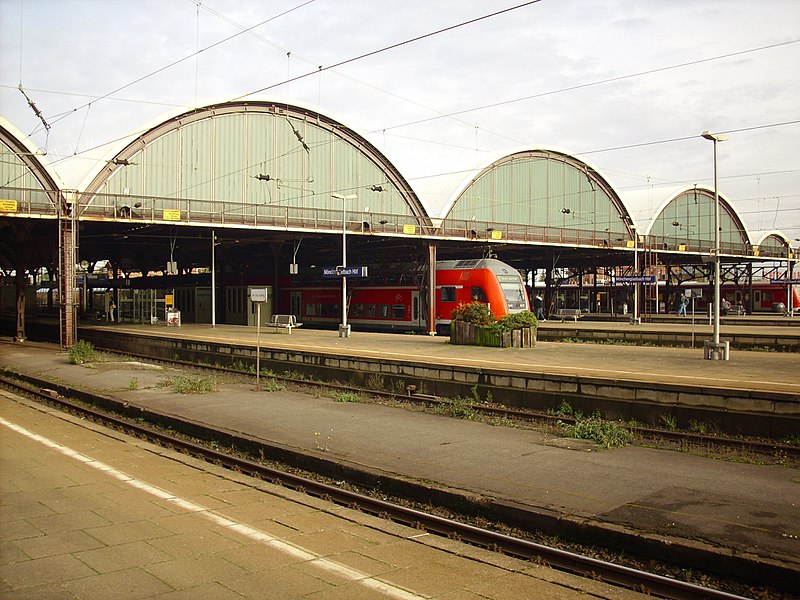 Datei:MG Hauptbahnhof Bahnhofshalle.jpg