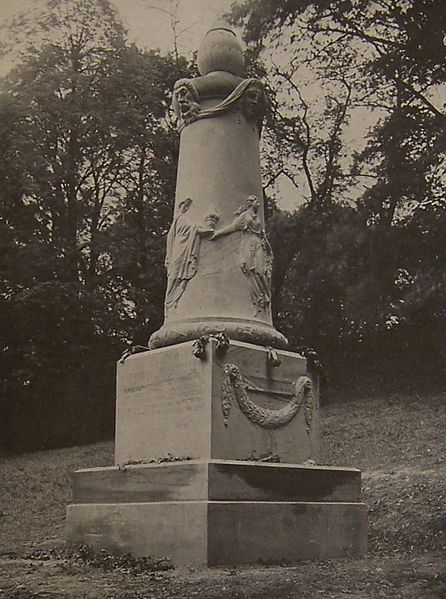 Datei:GottliebElsterEuphrosyneDenkmal.JPG