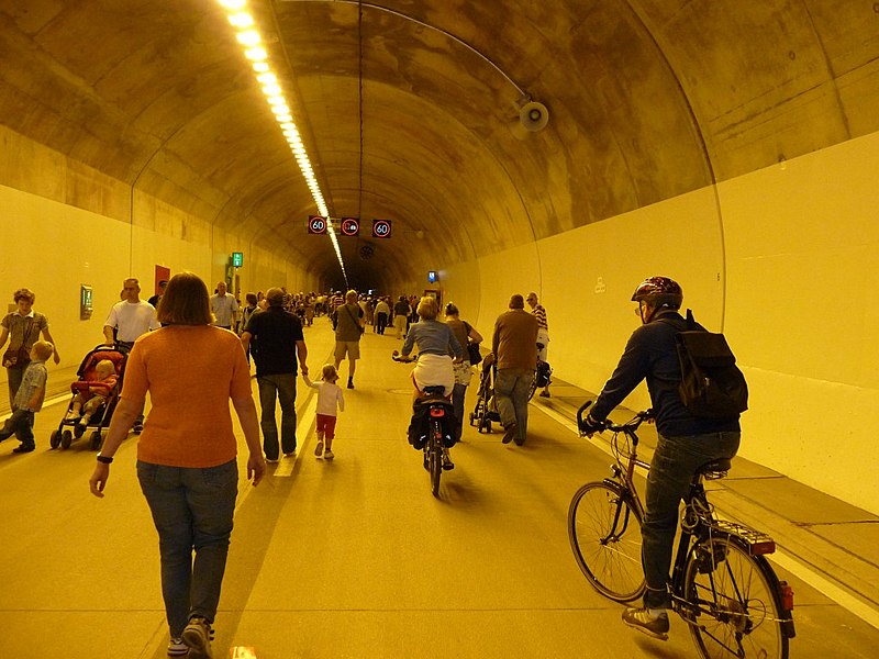 Datei:Tunnelfest Berghofen.jpg