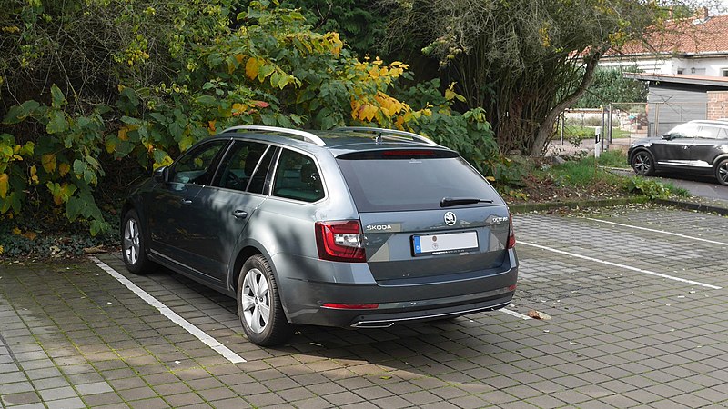 Datei:Škoda Octavia III Heckansicht.jpeg