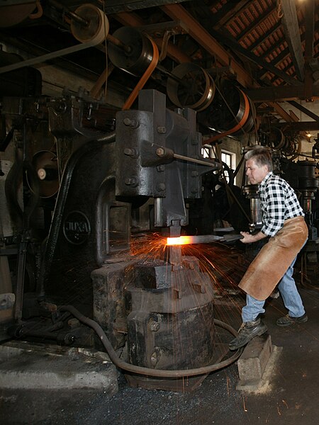 Datei:Historischer Eisenhammer bei Eckersmühlen.JPG