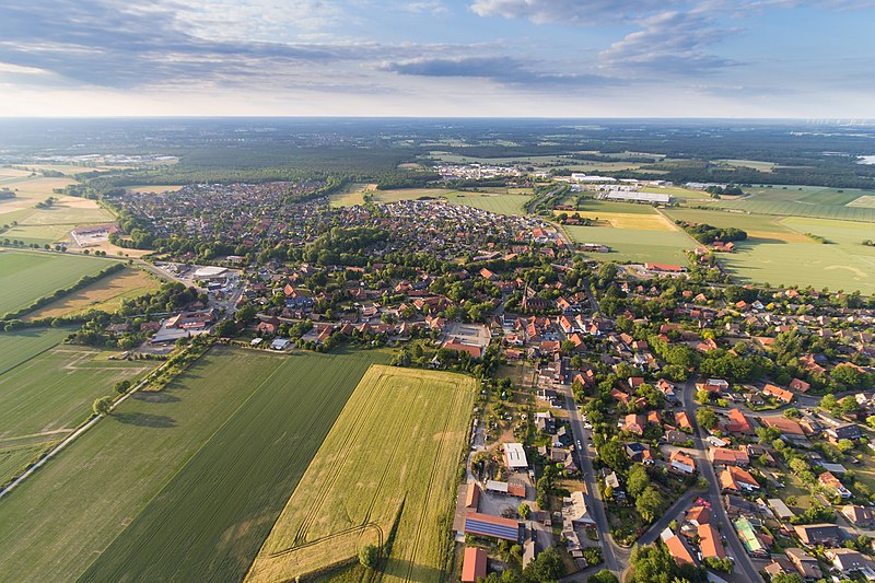 Datei:Luftbild Isenbüttel 2015.jpg