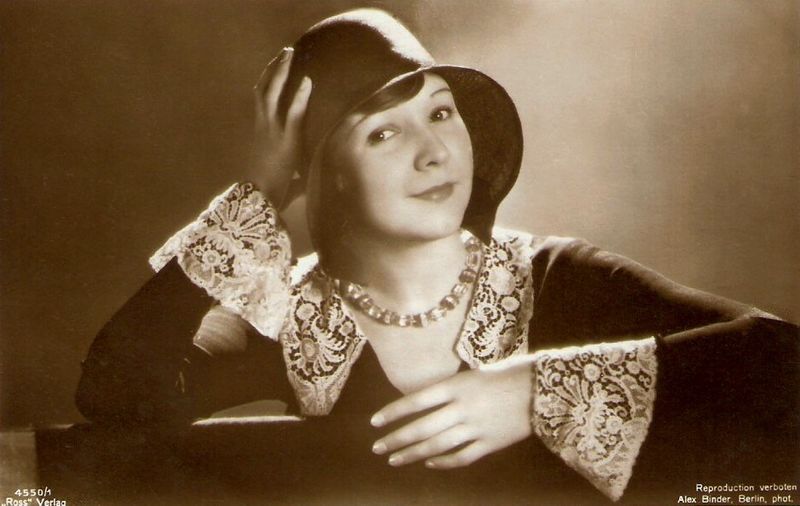 Datei:Dina Gralla 1929 by Alex Binder.jpg