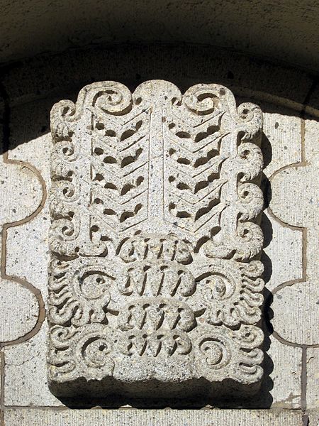 Datei:Lukaskirche Ffm Fassade Detail.jpg