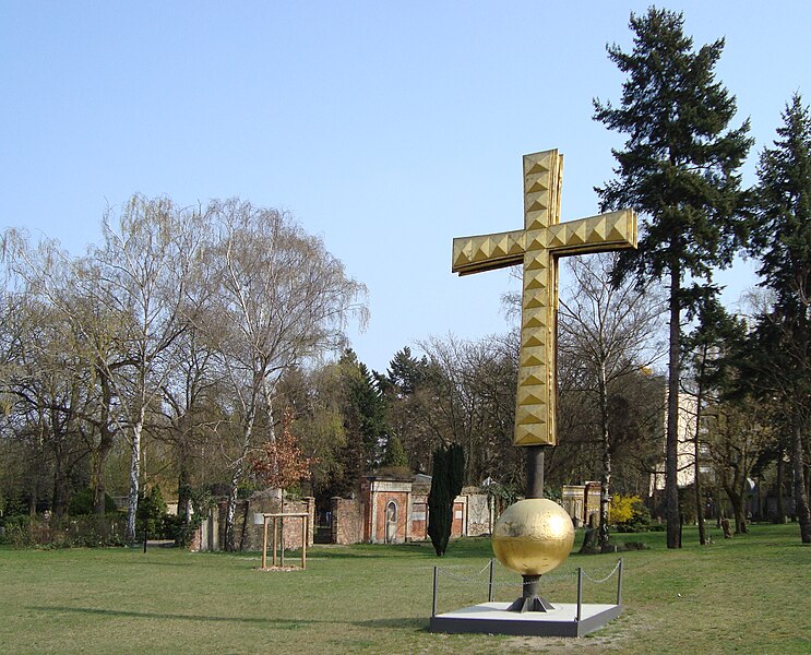 Datei:Domkreuz im Friedhof Liesenstraße.jpg