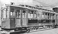 Triebwagen 3167 („Glaswagen“, Bj. 1913) mit geschlossenen Plattformen und getrennten Ein- und Ausstiegen