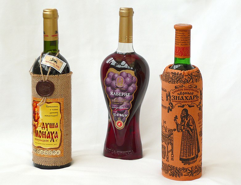 Datei:Wein Moldawien Flaschen.jpg