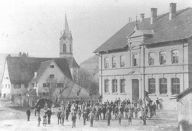 Datei:Schulhaus Nendingen 1896.jpg