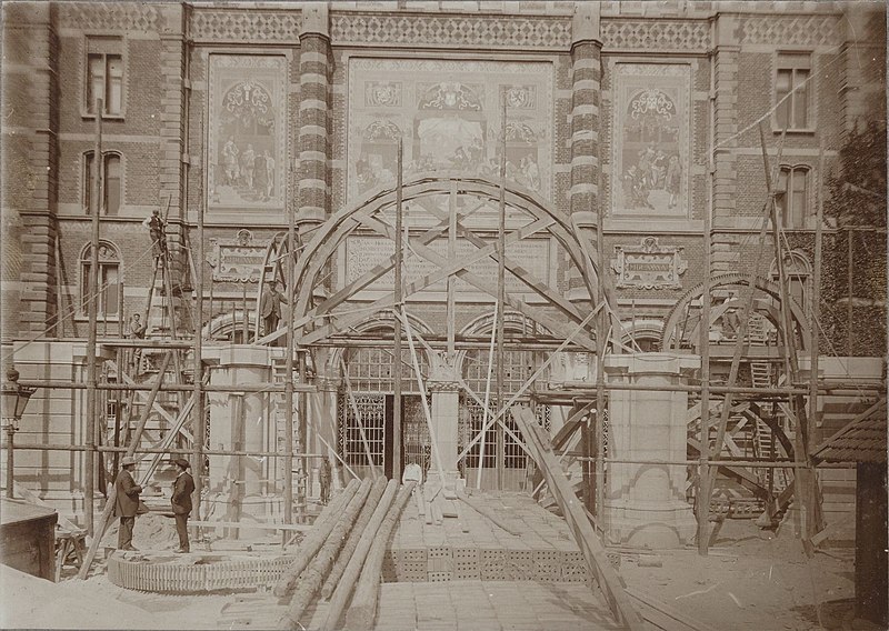 Datei:Rijksmuseum Amsterdam, construction of the Nachtwachtzaal, 1905.jpg