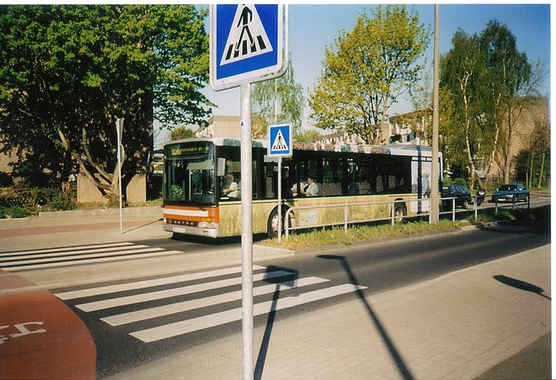 Datei:Dormagen-Hackenbroich, Stadtbus.jpg