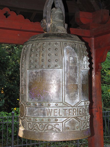 Datei:World peace bell berlin.jpg