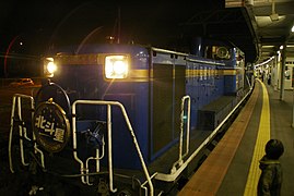 Die Doppeldiesellok DD51 bei der Einfahrt in Hakodate