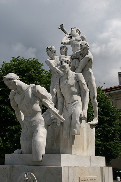 Datei:Denkmal-Carrara-verunfallt-Steinbrucharb.jpg