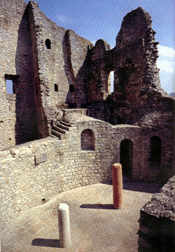 File:Castello di Canossa Interno.gif