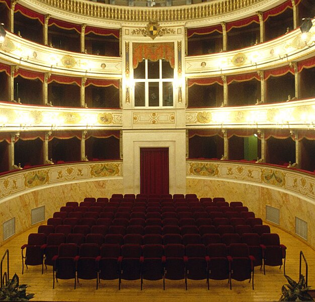 File:Novellara Teatro1.jpg