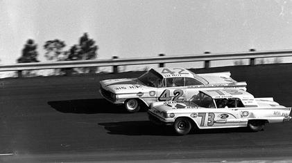 http://upload.wikimedia.org/wikipedia/en/0/09/1959Daytona500DecisiveBattle.jpg