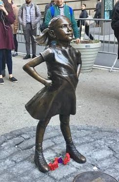 Скульптура «Бесстрашная девушка» от Кристен Висбаль.jpg