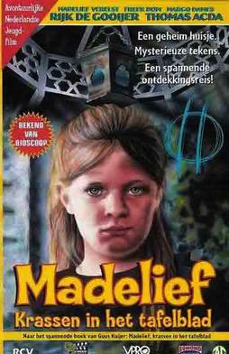 File:Madelief, krassen in het tafelblad.jpg