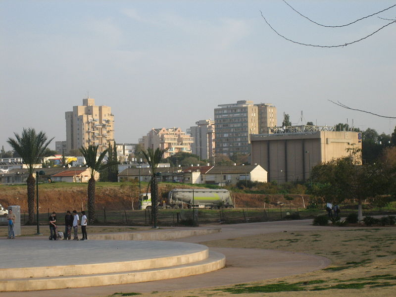 File:Kiryat Ono Skyline.jpg