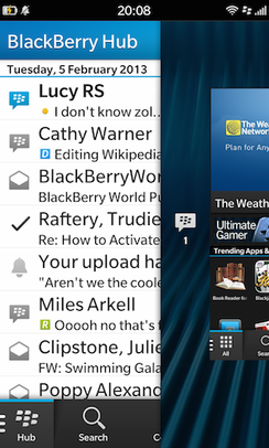 Blackberry Hub «заглядывают» из Blackberry World на Blackberry Z10.png