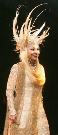 File:Rebecca Jackson Mendoza as Galadriel Toronto 2006.jpg