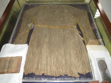 File:Guru Hargobind chola.jpg