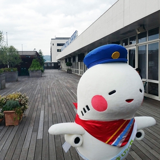File:Itami Airport Mascot.jpg