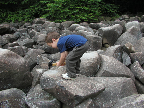 File:Ringing Rocks.jpg