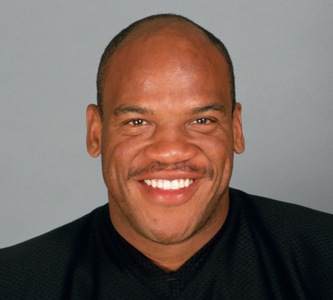 File:Bruce Davis (offensive tackle).png