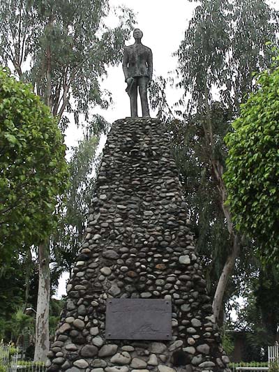 File:Marcos Monument Batac Ilocos Norte.jpg