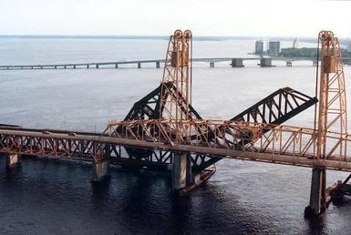 File:Acosta Bridge (1987).jpg