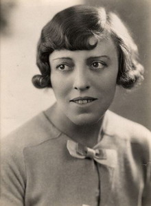 File:Dodie Smith.jpg