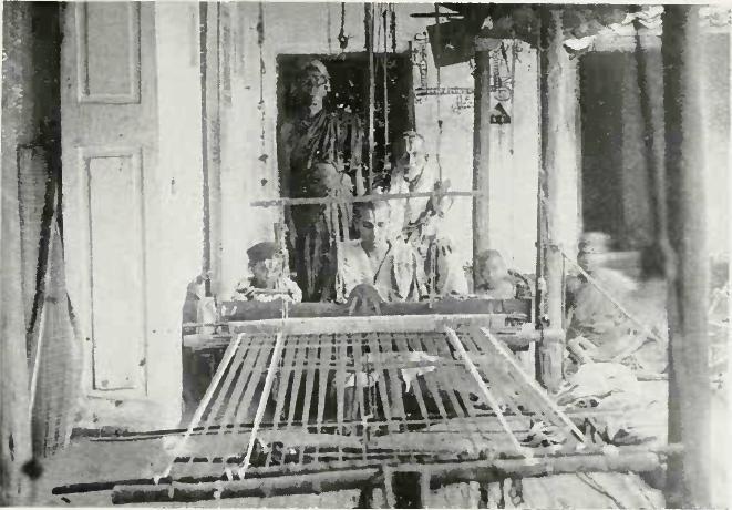 File:Handloom weaving 1913.JPG