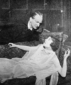 File:Dora Mary Patrick as Mina Harker and Raymond Huntley as Dracula.jpg