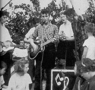 File:The Quarrymen St Peters fete.jpg