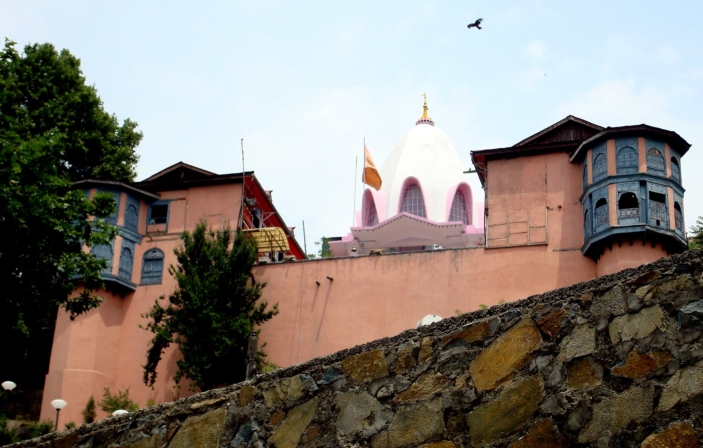 File:View of the Hari Parbat Temple from the Stairs.jpg