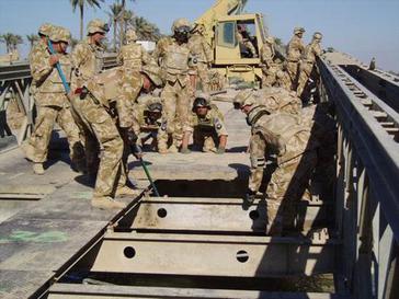 (FULL) Esamir International News Network - Page 18 New_Zealand_soldiers_in_Iraq,_March,_2004